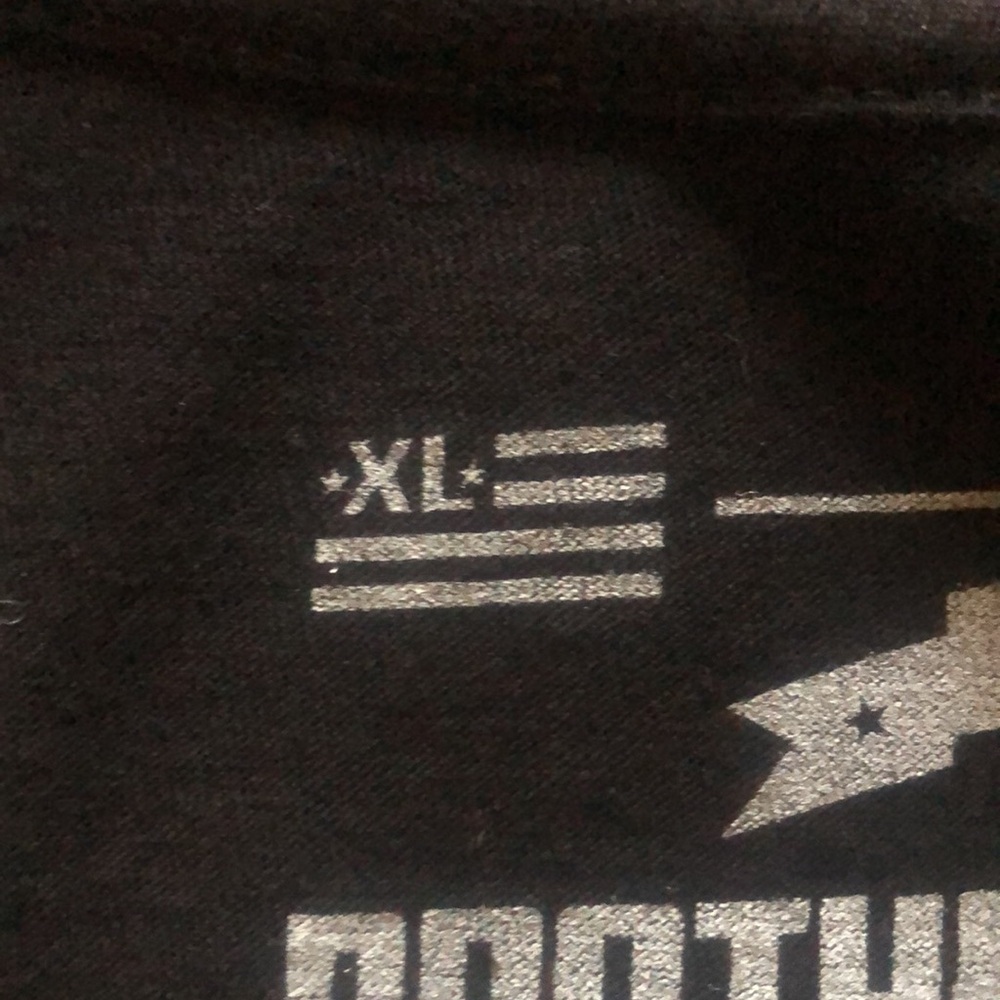Brother and arms black and white flag tee shirt size XL - Picture 7 of 7
